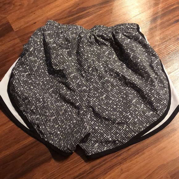 Practically new - Picture 2 of 2